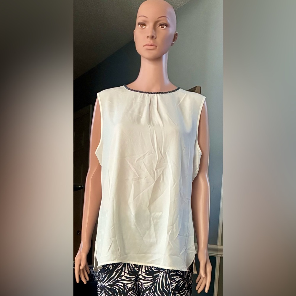 Liz Claiborne Cream Sleeveless Blouse